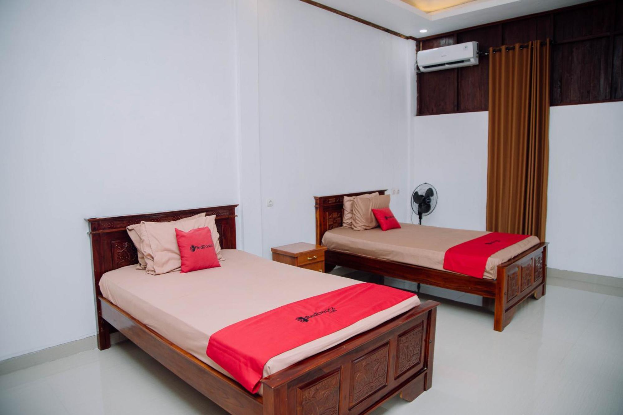 Reddoorz At Villa Bukit Senyum Lombok Kuripan  Ngoại thất bức ảnh