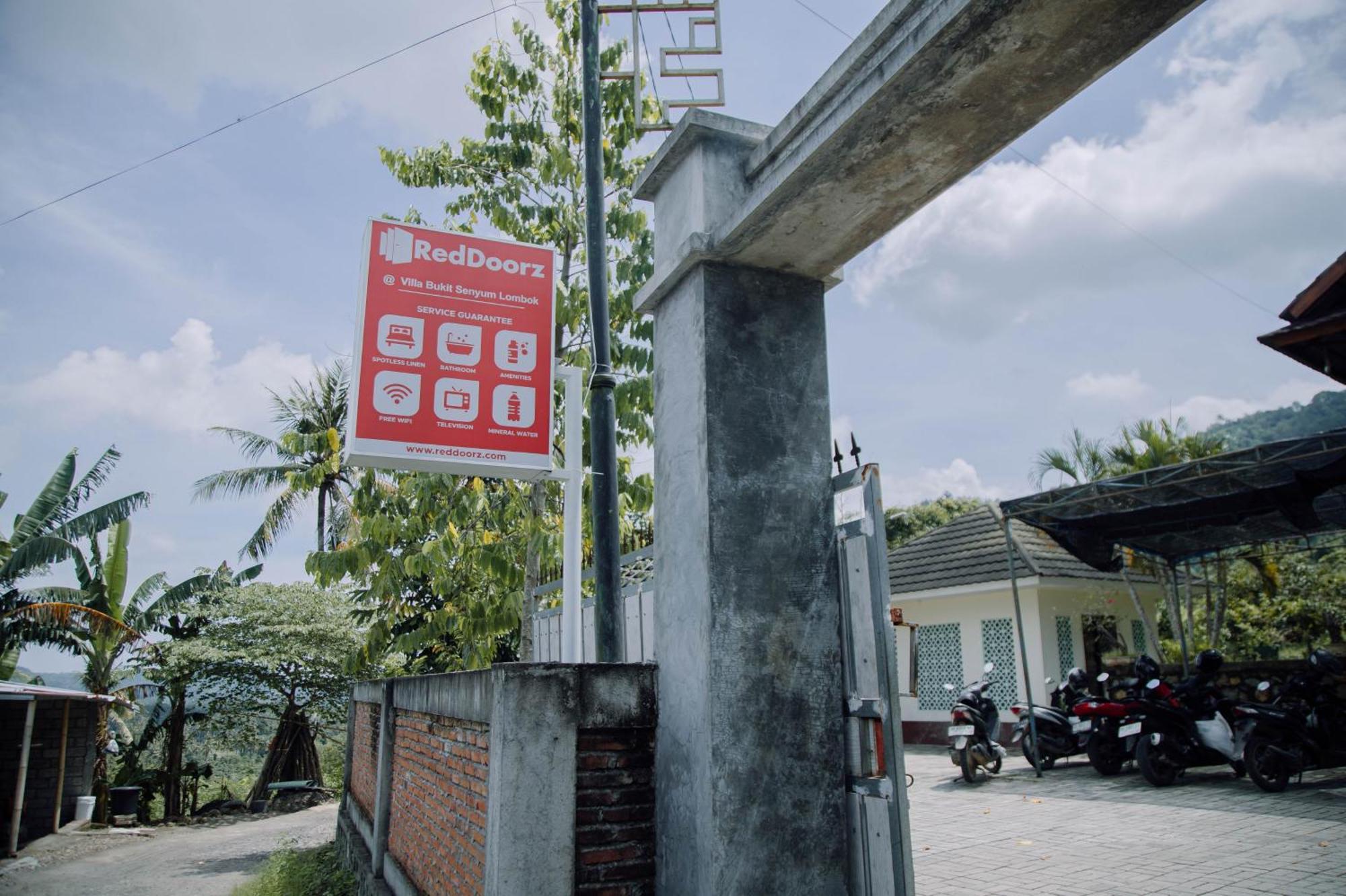 Reddoorz At Villa Bukit Senyum Lombok Kuripan  Ngoại thất bức ảnh